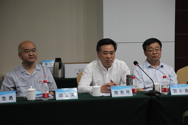 熱烈祝賀我公司研制的“低水頭液壓閘門”通過新產品鑒定